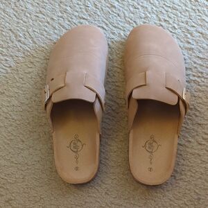 Women's Tan Slip-On Shoes